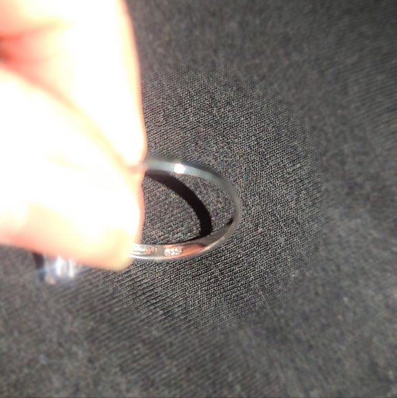 White Topaz & sterling silver water drop ring - Picture 10 of 12